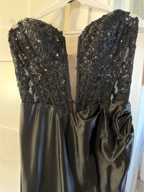 Black prom dress with high slit and sequin top #prom #eveningwear #formal brand is NOX annabelle, Fits like a small, size 4. original price 320. I am 5'2 and there was a lot of length left on the dress - Image 2