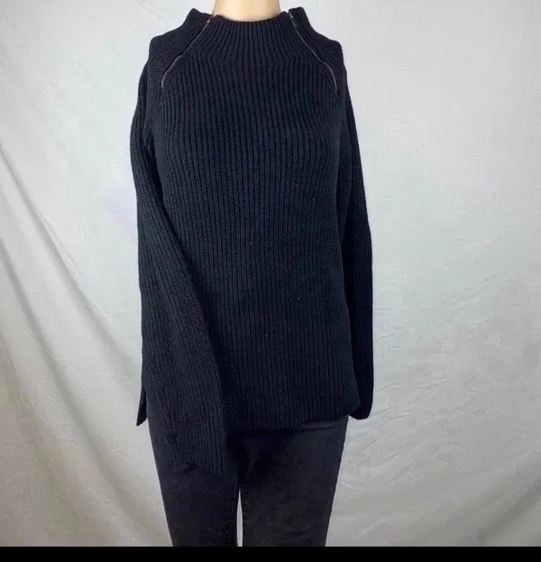 Banana republic sweater - Image 3