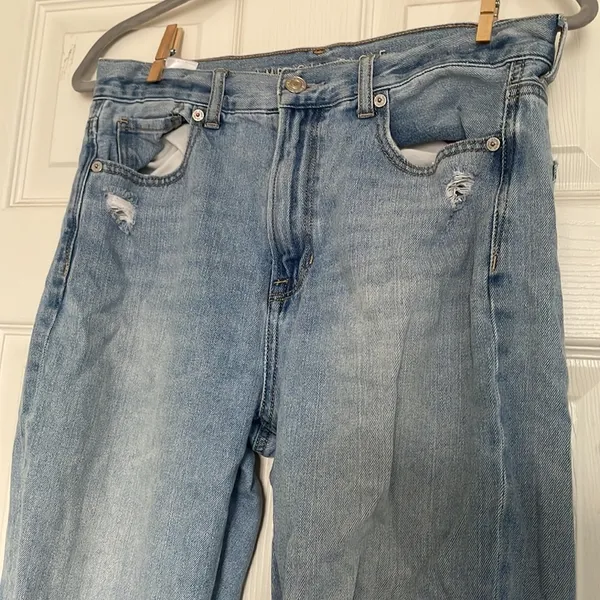 American Eagle Jeans Womens 4 Blue Mom Jean Distressed Light Wash - Image 2