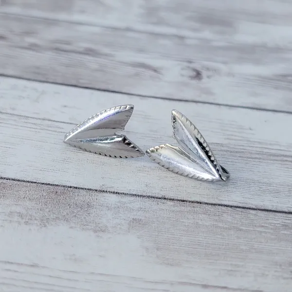 Vintage Screw On Earrings Arrow Shape - Fair Condition - Image 4