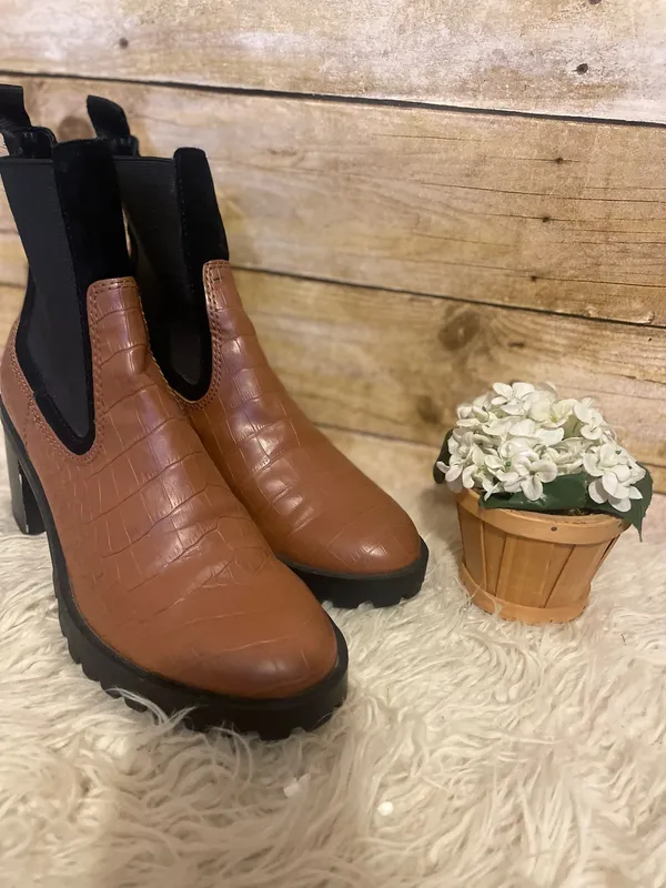 DV by Dolce Vita Natta croc Textured Chelsea Boots - Image 11