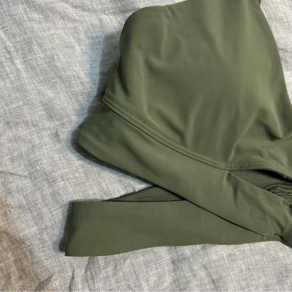 Lululemon Still Now Sports Bra Light Support A/B Cup Army Green Size 8 Yoga - Image 3