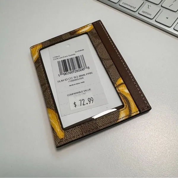 coach Slim Id Card Case In Signature Canvas With Banana Print cr842 - Image 4