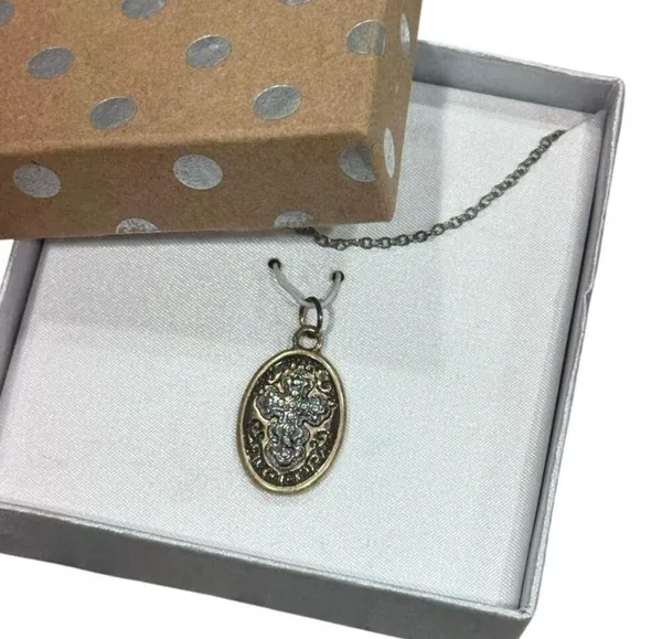 Holy Cross Oval Pendant Necklace NIB Silver Chain Christian Gift Unmarked - Image 10