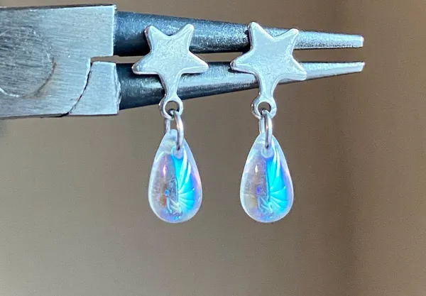 cute mini clear Czech glass teardrop simple dangle earrings 🤍🌟 - Image 2