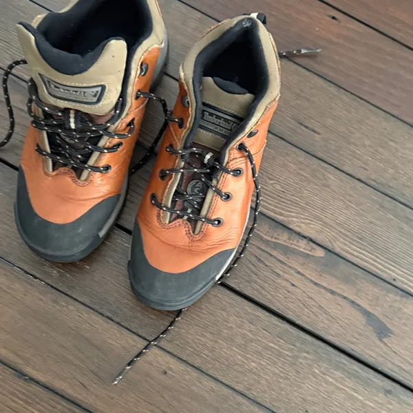 Timberland tan with black hiking women’s boots size-8 - Image 8