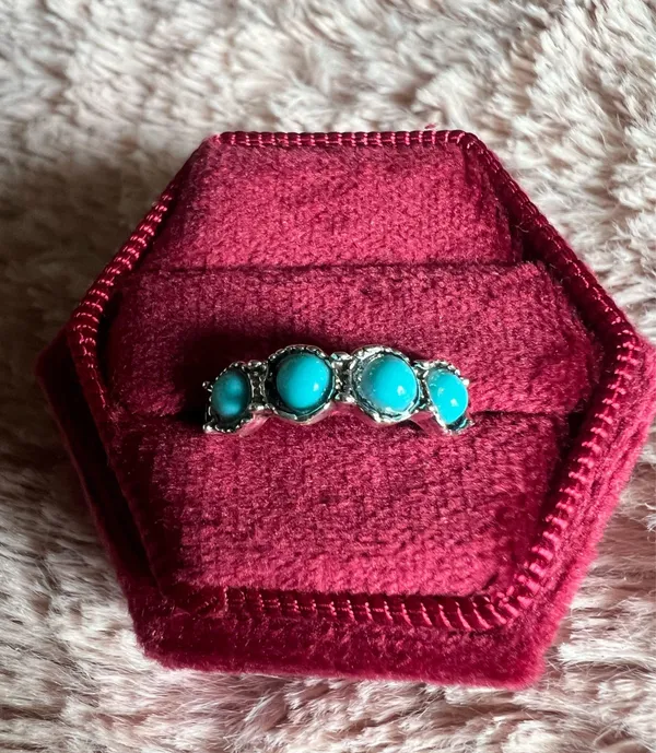 Gorgeous Stainless Steel Silver Faux Turquoise Ring Size 6 - Image 2