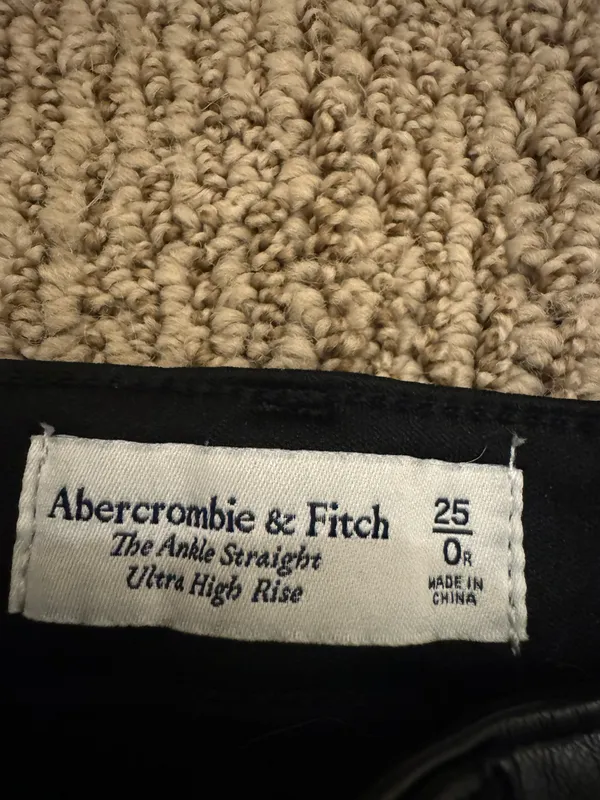 Abercrombie Jeans - Image 2