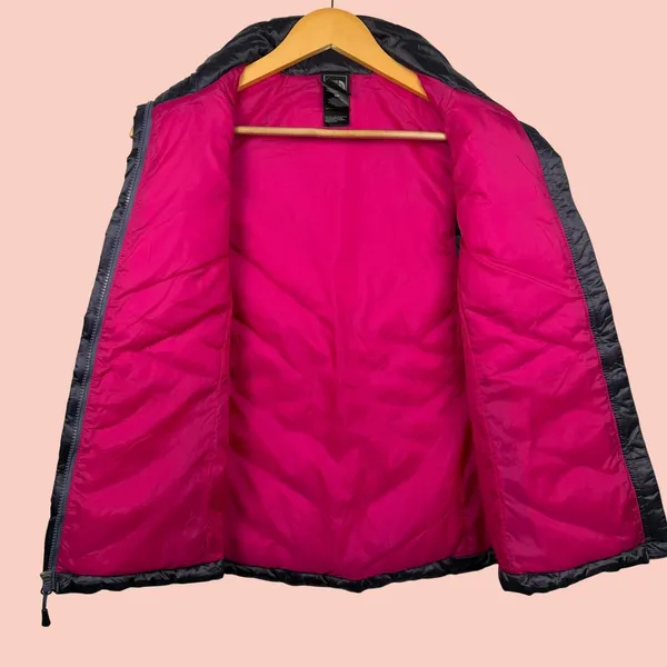 The North Face Women's Small Purple 550 Down Chevron Quilted Vest Pink Lining - Image 12