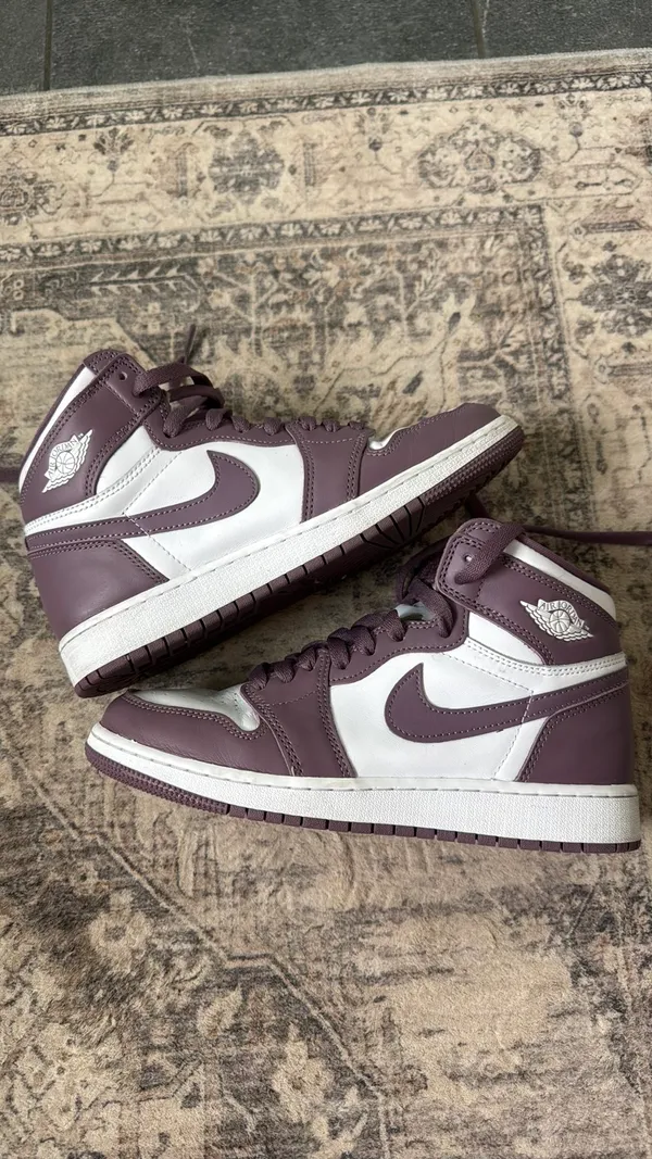 Nike Jordan Air Jordan 1 Retro High OG 'Mauve - Image 2