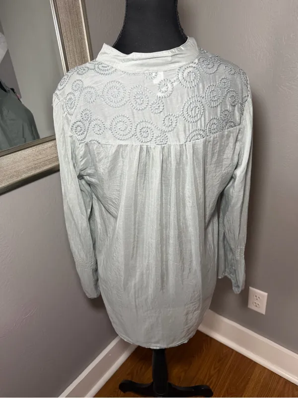 Trinity Silk Blend Embroidered Boho Peasant Coquette Lightweight Top Medium - Image 6