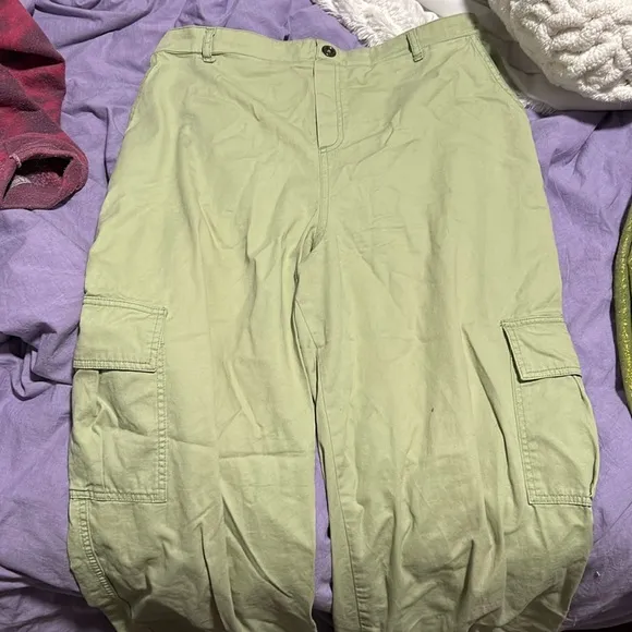 Green wide legged pants - Image 2