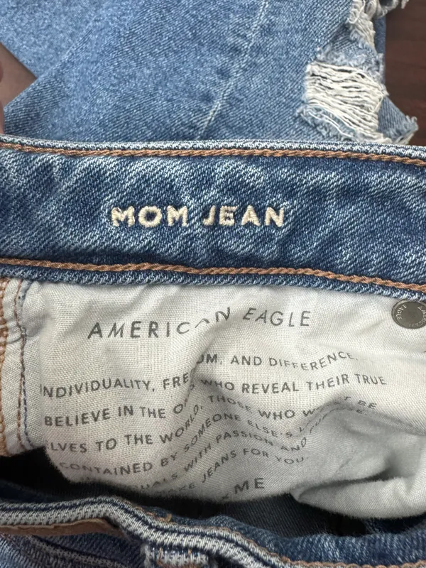 American Eagle Stretch Distressed Mom Jeans Size 4 X-Short - Image 6