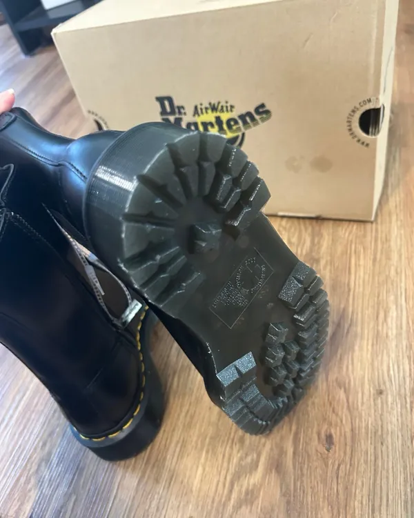 DR MARTENS Amaayah Lo black leather zippered boots shoes women’s 8 new - Image 4