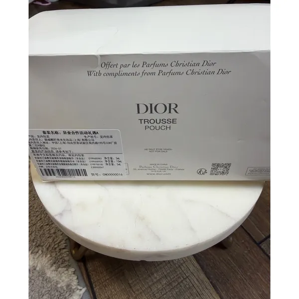 Dior Parfums White Velvet Cosmetic‎ Pouch Gold Embroidered Logo Makeup Bag Boxed - Image 4