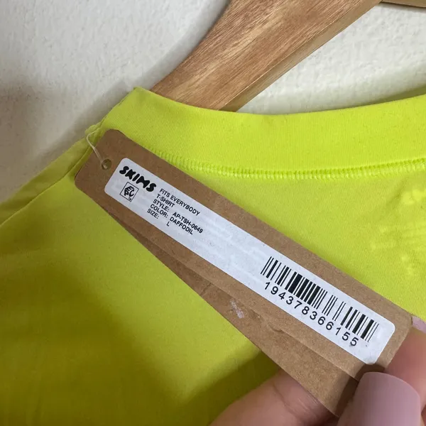SKIMS Fits Everybody T-Shirt Women's Short Sleeve Daffodil Neon Yellow Size L - Image 4