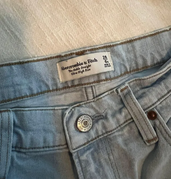 Abercrombie Jeans - Image 3