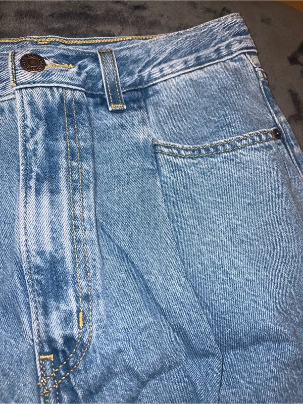 Levi’s High Loose Jean Size 28 - Image 10