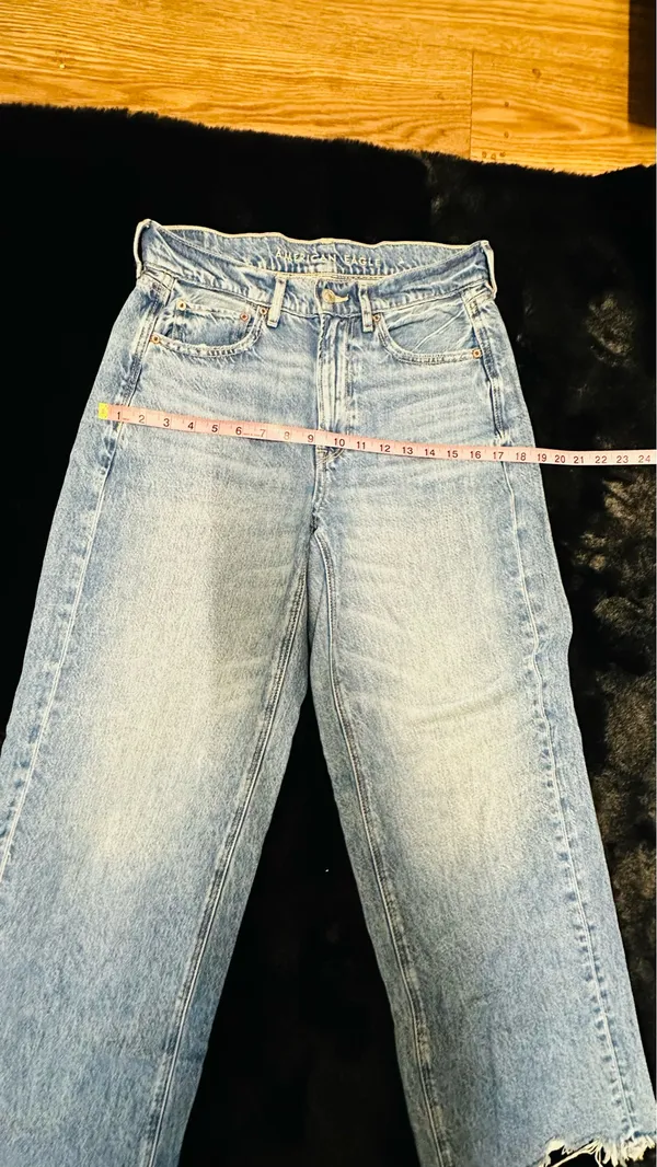 American Eagle Super High Rise Baggy Wide Leg Jeans – Light Wash - Image 4