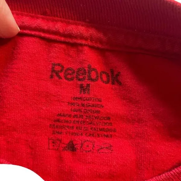 Reebok women’s Size M Red Chicago Blackhawks Hockey Jersey T-Shirt - Image 3
