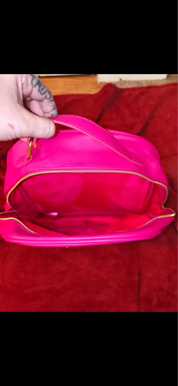 Juicy Couture Hot Pink & Black Faux Leather Backpack Sequence - Image 9
