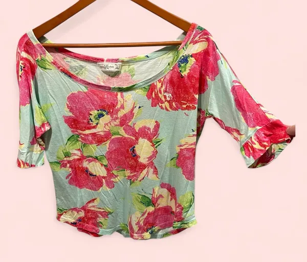 Cute Abercrombie & Fitch floral boat neck lightweight floral top Y2K - Image 2