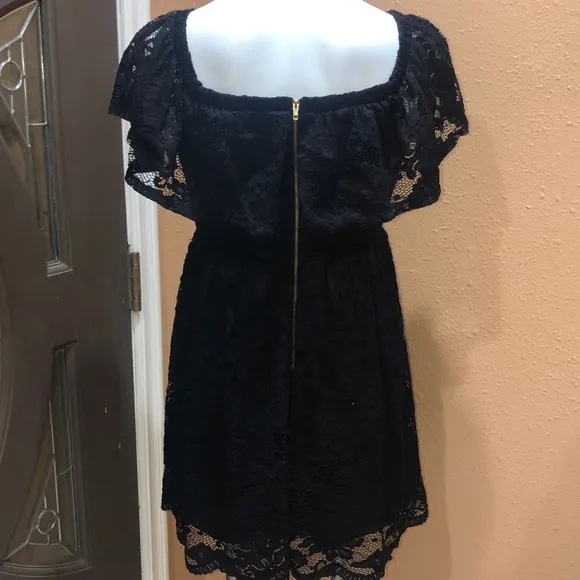 Francesca’s black lace off the shoulder dress - Image 5