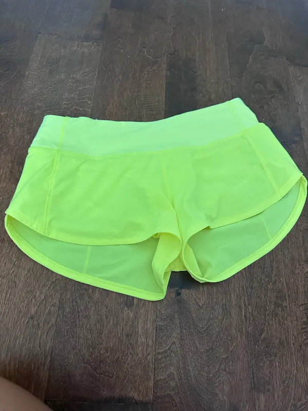 Lululemon Shorts Hotty Hot 2.5" - Image 2
