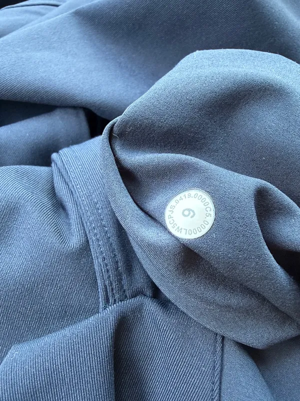 lululemon on the fly Navy Drawstring Jogger Pant luxtreme Size dot 6 - Image 4