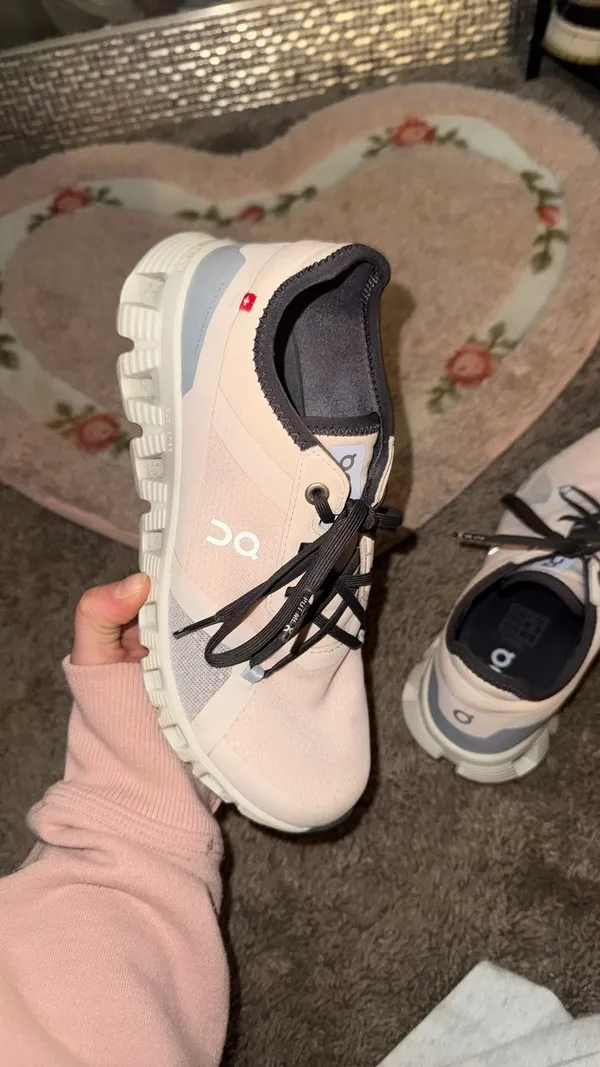 On Cloud Running Shoes - Image 3