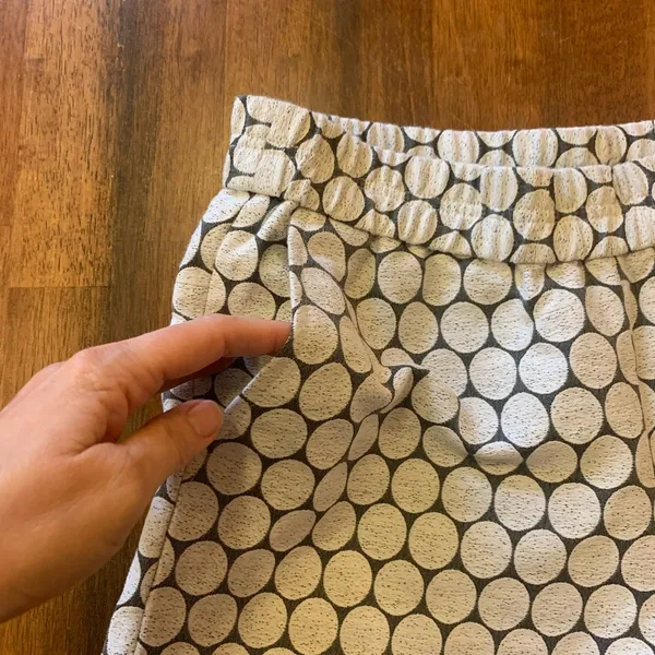 J. Crew Shorts 4 Cream and Black High Waist Polka Dot Geometric Pattern Elastic - Image 2