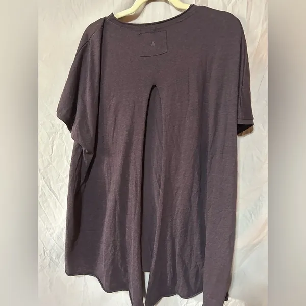 Balance athletica tshirt - Image 2