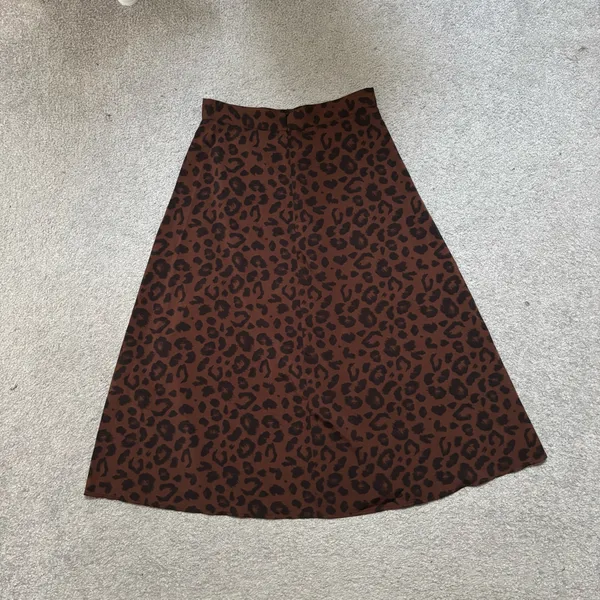 SHEIN Brown Leopard Print Midi Skirt with Side Slit - Image 6