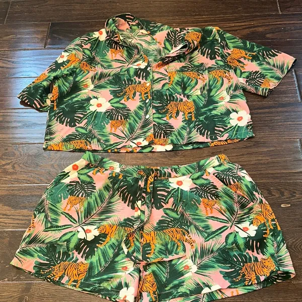 Cynthia Rowley Tiger Jungle Print Sleepwear Set size medium - Image 2