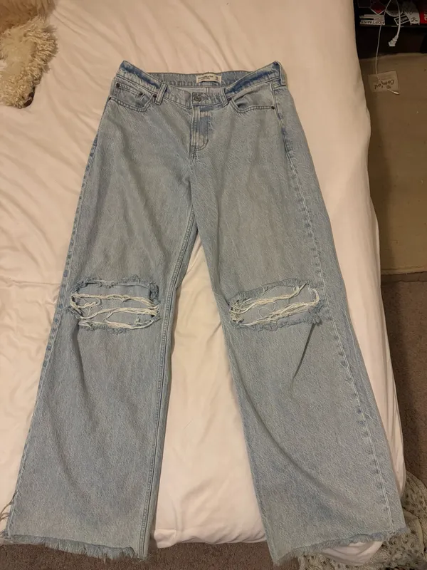 Abercrombie Low-Rise Ultra Loose Jeans - Image 4