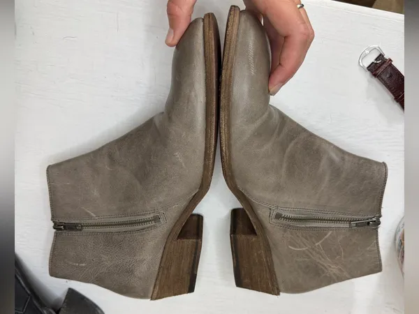 Frye "Carson Piping Bootie" Graphite Grey Leather Ankle Boot | Women's Size 10 - Image 13