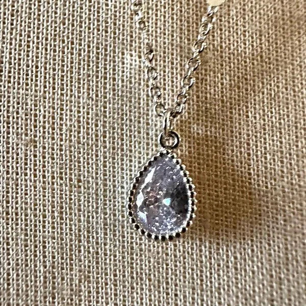 Silver tone dainty teardrop pendant necklace - Image 3