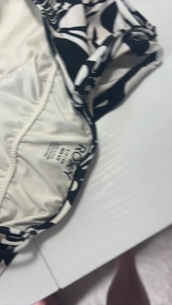 Roxy swimsuit top  - Image 4