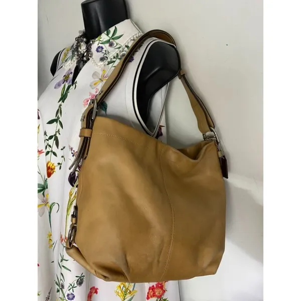 COACH Medium/ Large Leather Tan Shoulder Bag - Image 8