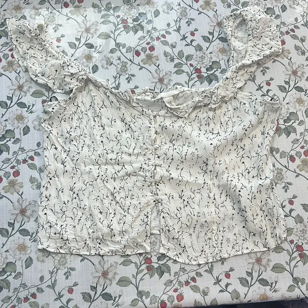H&M White and black Floral Ruffle trimmed top set piece Size XXL - Image 3