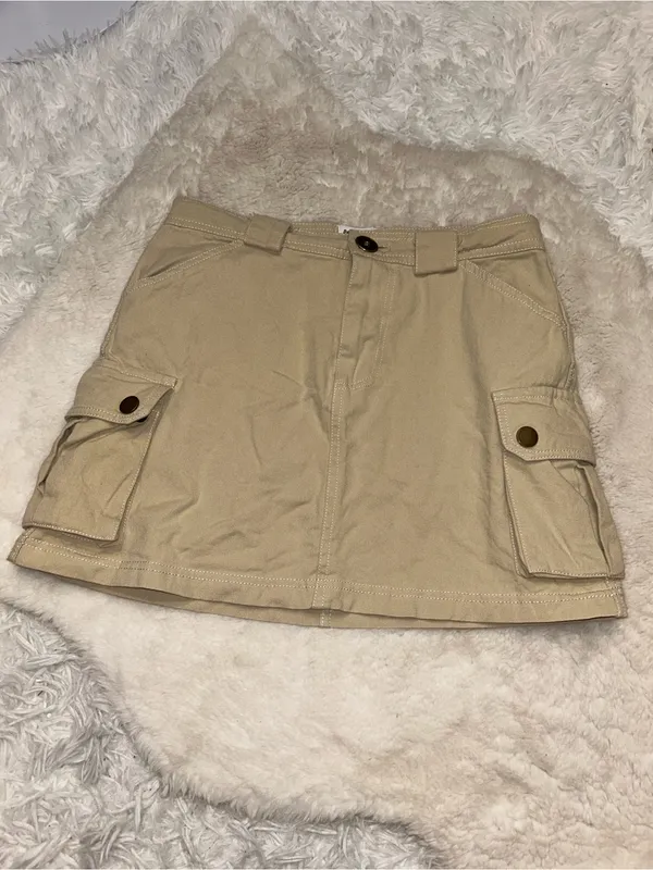 Princess Polly khaki cream cargo mini skirt woman’s size 2 - Image 6
