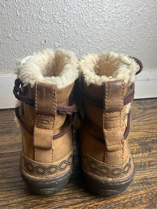 UGG Australia Cove 5136 Chestnut Leather Sheepskin Lined Ankle Boots Women’s US6 - Image 4