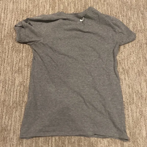 Nike gray tshirt - Image 2