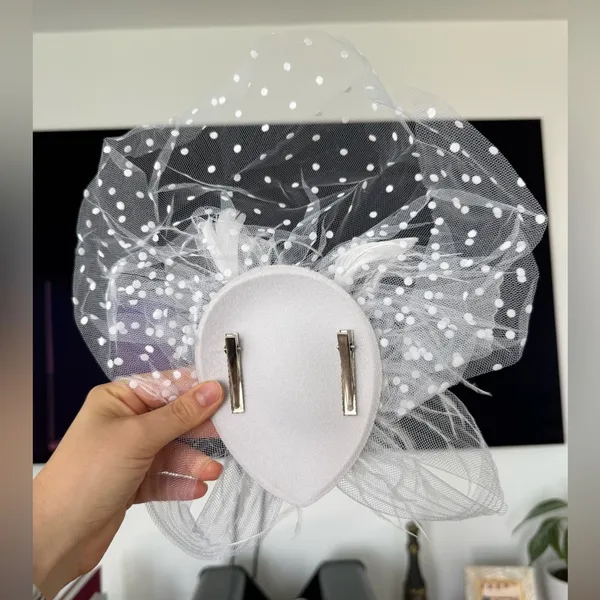 Elegant White Fascinator and Gloves Set - Image 6