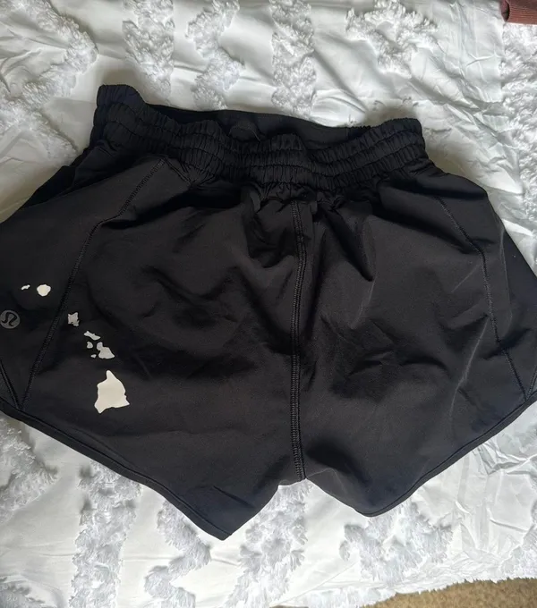 Lululemon Hotty Hot Shorts Hawaii 2.5" Edition - Image 2