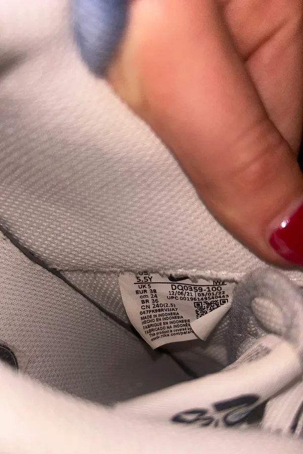 Nike shoes - Image 4