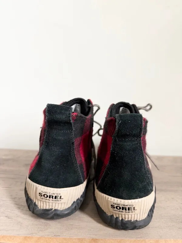 SOREL Out N About Duck Boot Red Black Buffalo Plaid Size NL3403 9.5 - Image 5
