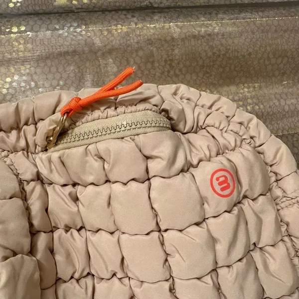 Wantable Tan Quilted Slouchy Puffer Shoulder Bag Purse - Image 3