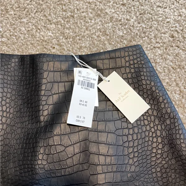 Abercrombie Faux Croc Mini Skort- Black - Image 2