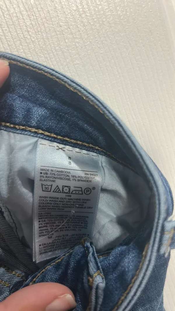 Old Navy Rockstar Jeans - Image 4